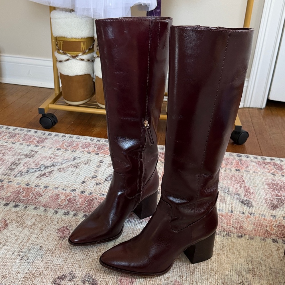 Women’s Vince Camuto boots size 
7.5